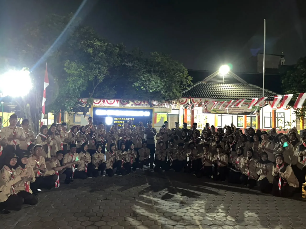 Kwarran Tembalang Gelar Upacara Ulang Janji Pramuka di SDN Sendangmulyo 01